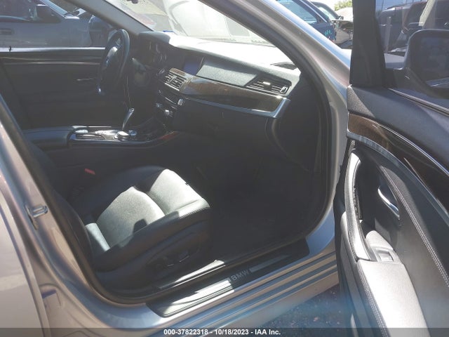 WBA5A5C5XFD515822 BMW 528I