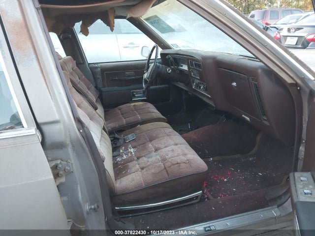 1983 OLDSMOBILE DELTA 88 ROYALE BROUGHAM VIN: 1G3AY69Y5DM935800