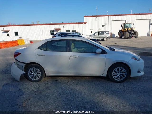 Toyota COROLLA LE 2018 5YFBURHE0JP764942 Image 14