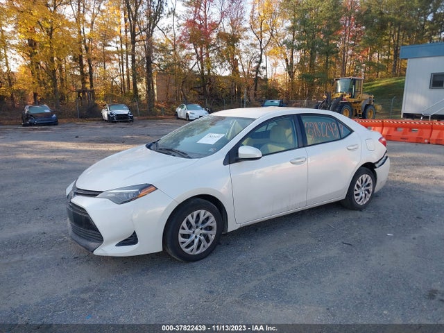 Toyota COROLLA LE 2018 5YFBURHE0JP764942 Image 2