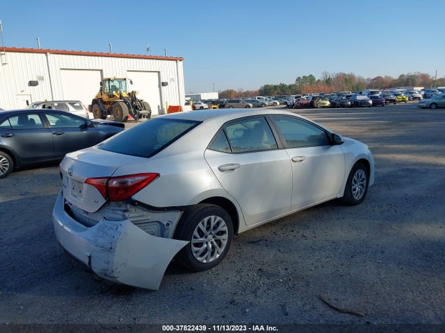Toyota COROLLA LE 2018 5YFBURHE0JP764942 Image 4