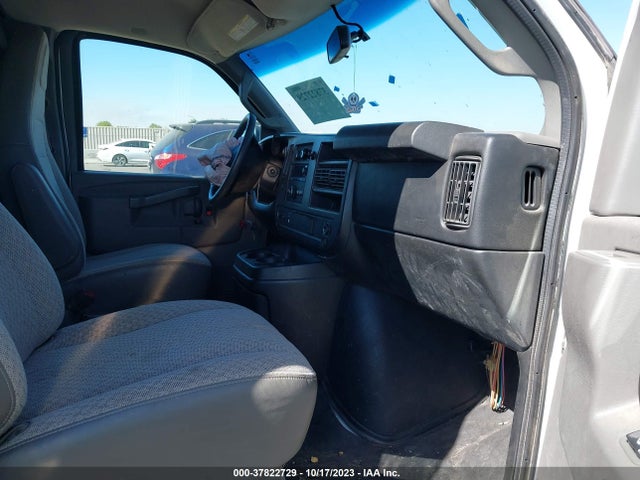 Chevrolet EXPRESS CARGO VAN 2017 1GCWGAFF4H1117657 Image 5