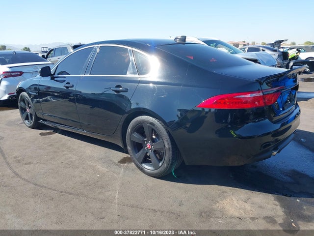 2018 JAGUAR XF SAJBR4FX3JCY69266 Photo 2