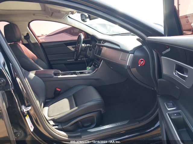 2018 JAGUAR XF SAJBR4FX3JCY69266 Photo 4