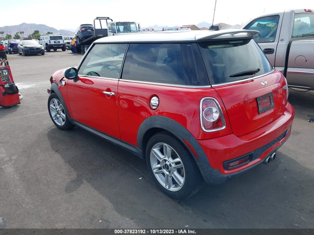 2011 MINI COOPER HARDTOP WMWSV3C59BTY10244 Photo 2