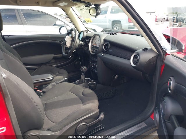 2011 MINI COOPER HARDTOP WMWSV3C59BTY10244 Photo 4