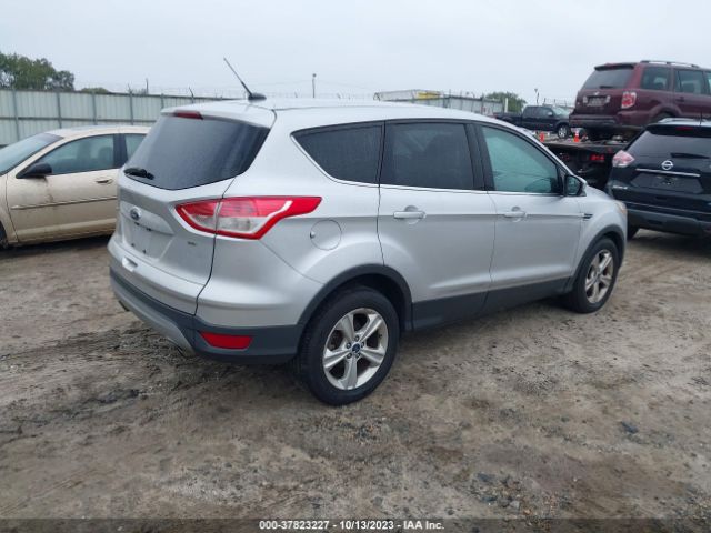 1FMCU0G76FUC33821 Ford ESCAPE SE