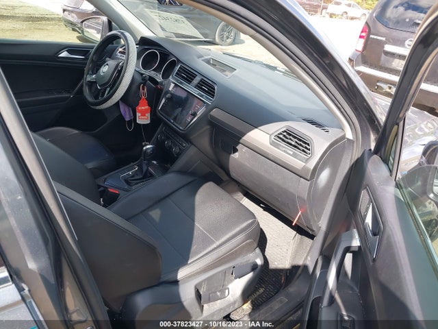 2018 VOLKSWAGEN TIGUAN SEL/SE VIN: 3VV3B7AX7JM146391