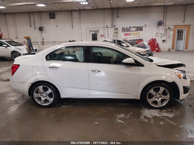 Chevrolet Sonic Ltz Auto 2015 1G1JE5SB2F4194039 Image 13
