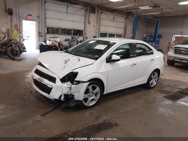 Chevrolet Sonic Ltz Auto 2015 1G1JE5SB2F4194039 Image 2