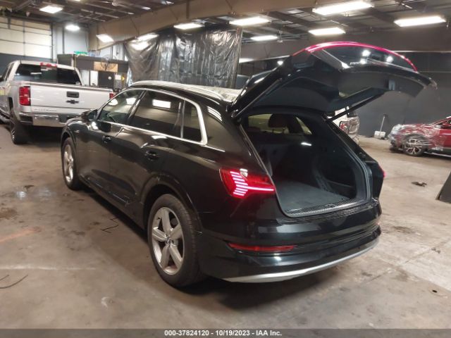 2019 AUDI E-TRON WA1LAAGE5KB024832 Photo 2