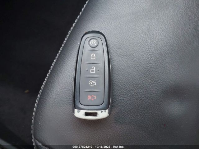 1FMCU9J93KUA31995 Ford Escape Titanium