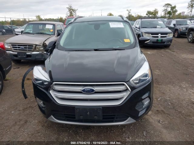 1FMCU9J93KUA31995 Ford Escape Titanium