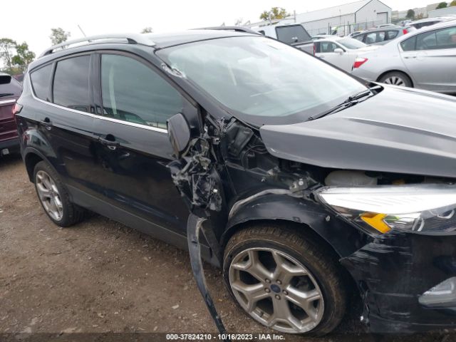 1FMCU9J93KUA31995 Ford Escape Titanium