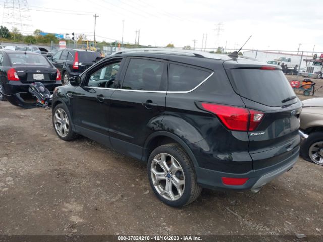 1FMCU9J93KUA31995 Ford Escape Titanium