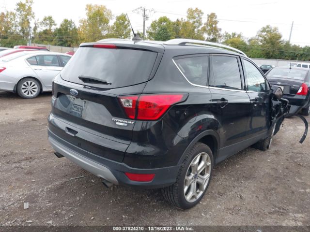 1FMCU9J93KUA31995 Ford Escape Titanium