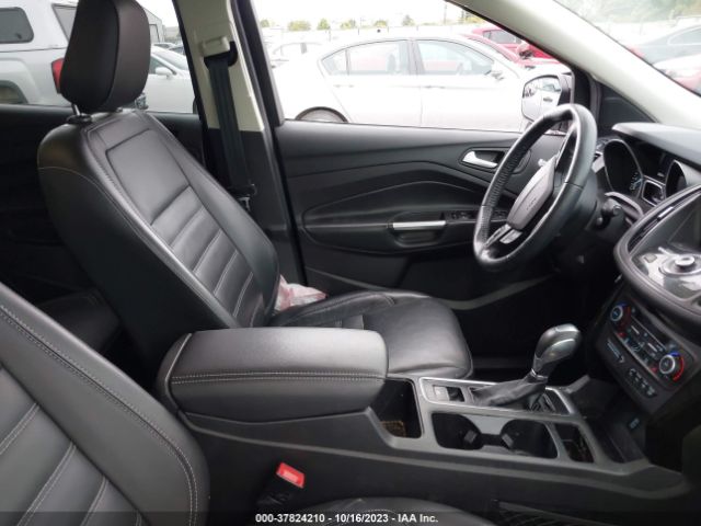 1FMCU9J93KUA31995 Ford Escape Titanium