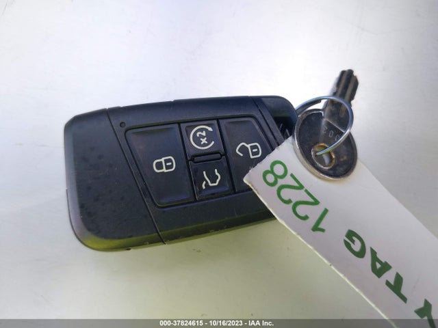 3VWEB7BU8KM235865 Volkswagen JETTA SEL