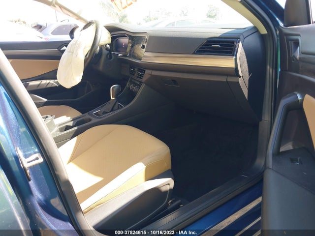 3VWEB7BU8KM235865 Volkswagen JETTA SEL
