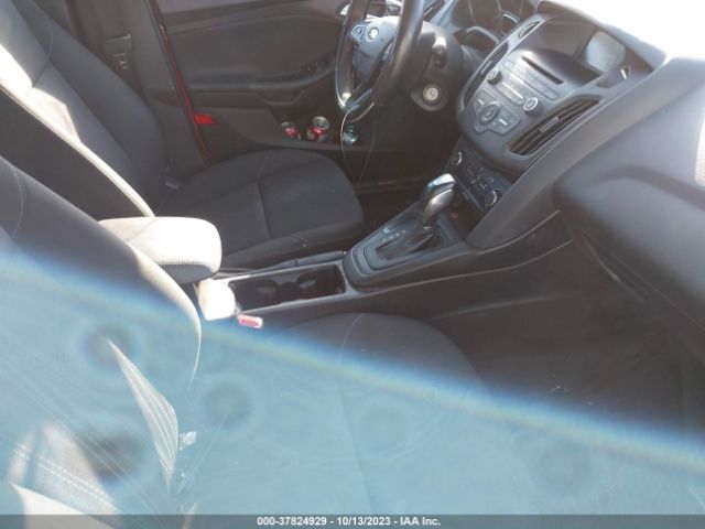 1FADP3K25GL391271 Ford FOCUS SE