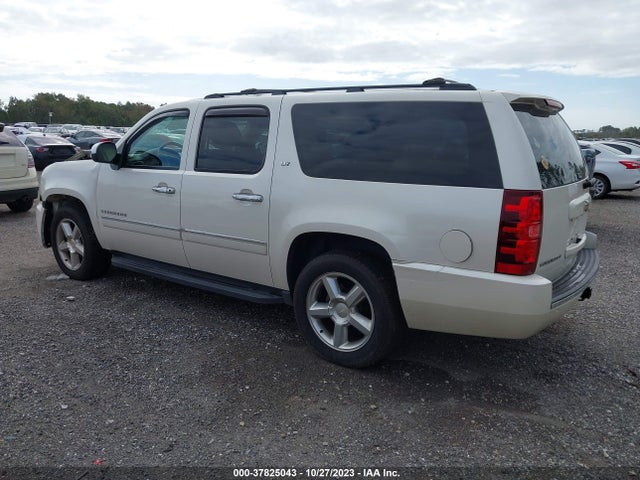 2011 CHEVROLET SUBURBAN 1GNSKKE33BR228274 Photo 2