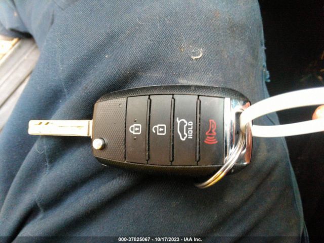 KNDP63AC7L7666310 KIA SPORTAGE S