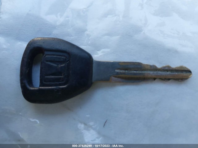 1998 HONDA ACCORD SDN DX VIN: 1HGCF8649WA188218