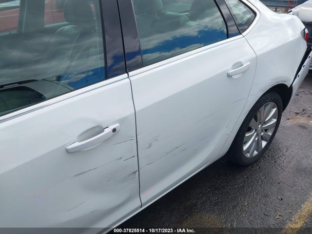 37825514 :رقم المزاد ، 1G4PP5SK8F4202877 vin ، 2015 Buick Verano مزاد بيع