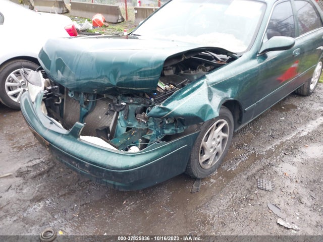 2000 MAZDA 626 LX/ES VIN: 1YVGF22C8Y5170387