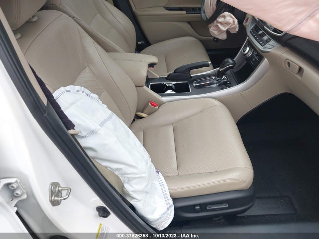 37826358 :رقم المزاد ، 1HGCR2F87FA141986 vin ، 2015 Honda Accord Ex-l مزاد بيع