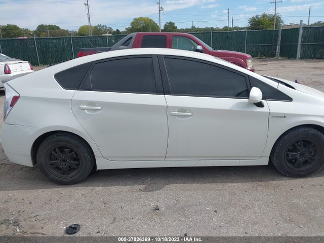 Toyota Prius Three 2015 JTDKN3DU9F0435407 Image 13