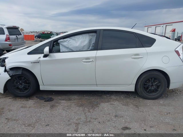 Toyota Prius Three 2015 JTDKN3DU9F0435407 Image 14