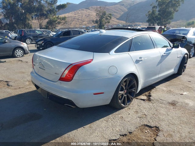 2017 JAGUAR XJ SAJWA2G77H8W12653 Photo 3