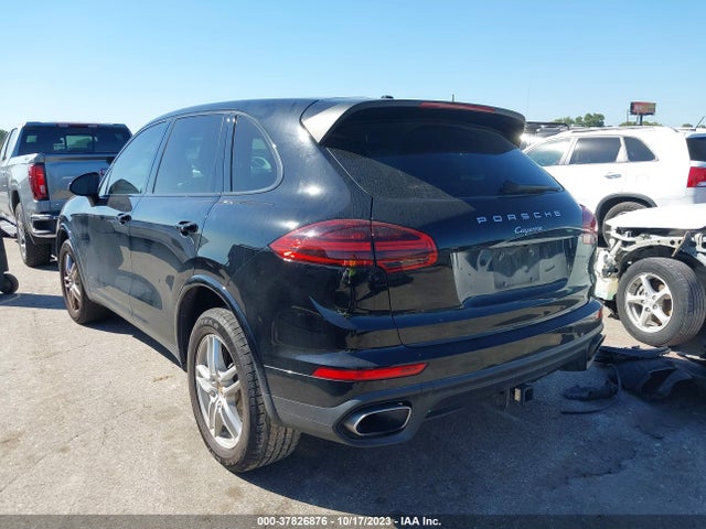 2018 PORSCHE CAYENNE WP1AA2A21JKA02678 Photo 2
