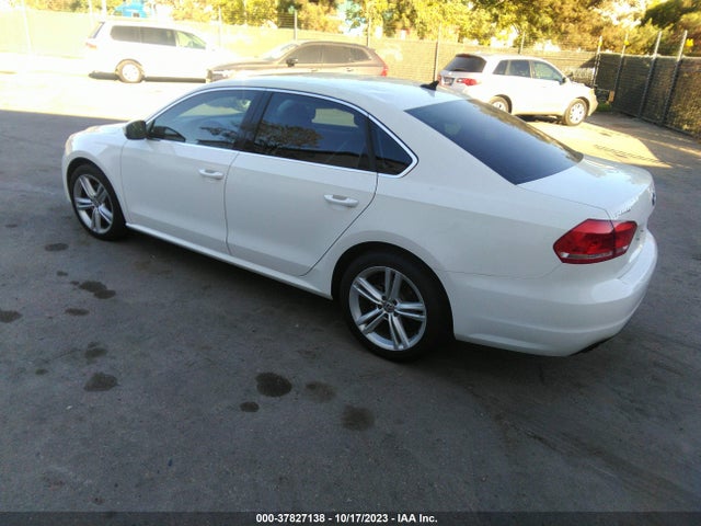 1VWBT7A38EC053050 Volkswagen Passat Se W/sunroof
