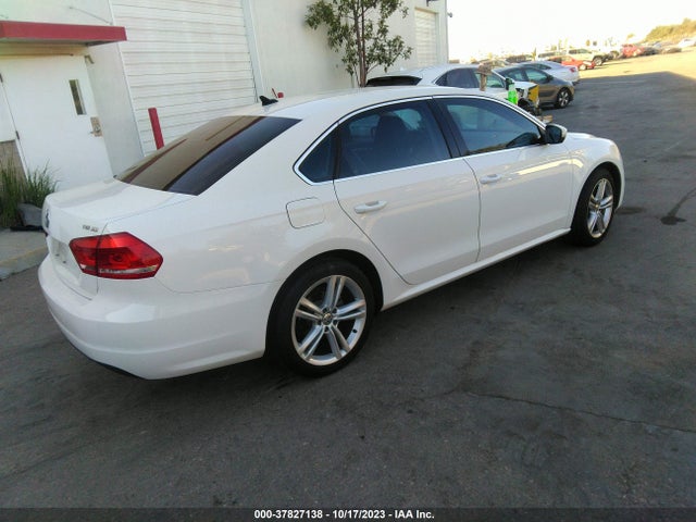 1VWBT7A38EC053050 Volkswagen Passat Se W/sunroof