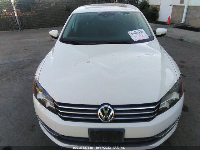 1VWBT7A38EC053050 Volkswagen Passat Se W/sunroof