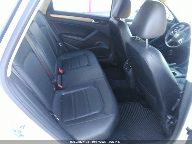 1VWBT7A38EC053050 Volkswagen Passat Se W/sunroof
