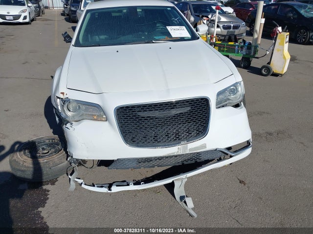 Chrysler 300 Limited 2015 2C3CCARG2FH810877 Image 12