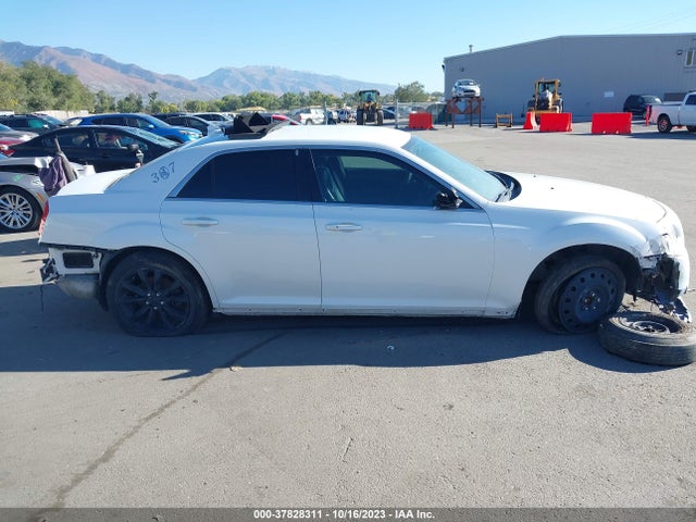 Chrysler 300 Limited 2015 2C3CCARG2FH810877 Image 13