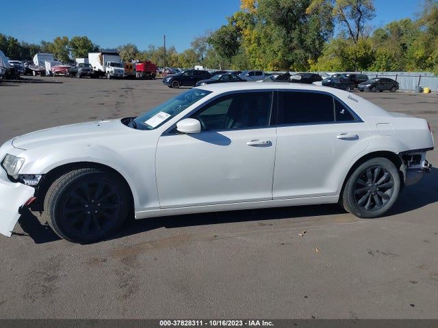 Chrysler 300 Limited 2015 2C3CCARG2FH810877 Image 14