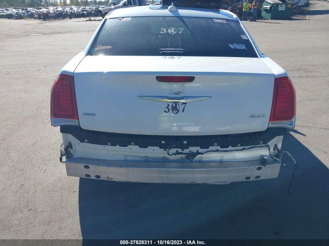 Chrysler 300 Limited 2015 2C3CCARG2FH810877 Image 16