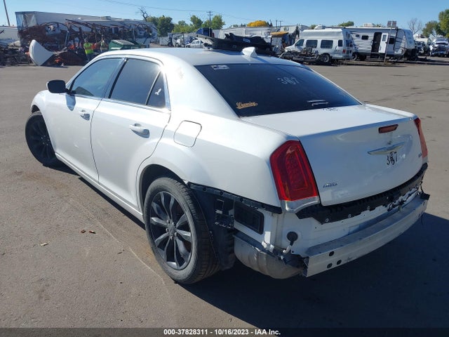 Chrysler 300 Limited 2015 2C3CCARG2FH810877 Image 3