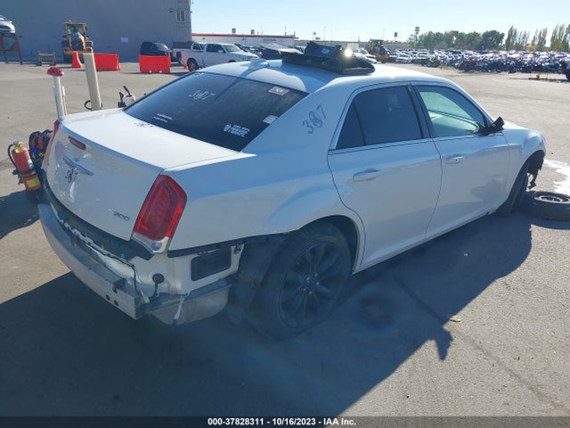 Chrysler 300 Limited 2015 2C3CCARG2FH810877 Image 4
