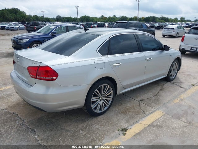 1VWBS7A37FC075352 Volkswagen Passat 1.8t Sport