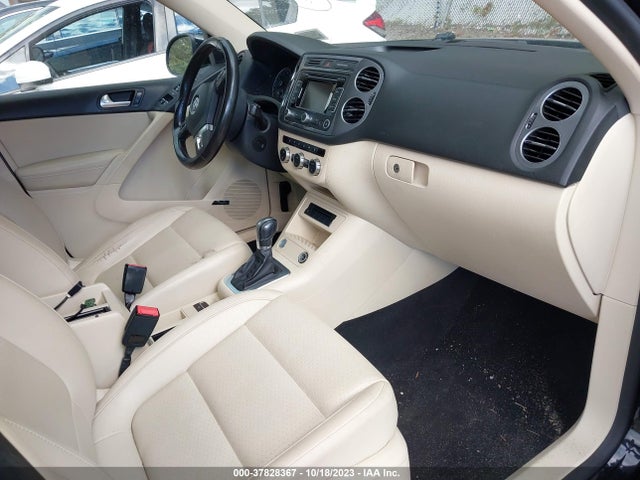 WVGBV7AX9FW575746 Volkswagen Tiguan Sel