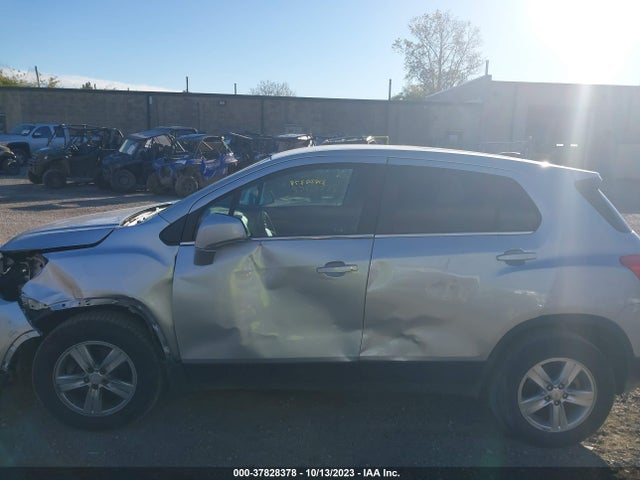 Chevrolet TRAX LS 2020 3GNCJNSB3LL207325 Image 14