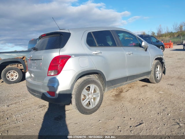 Chevrolet TRAX LS 2020 3GNCJNSB3LL207325 Image 4