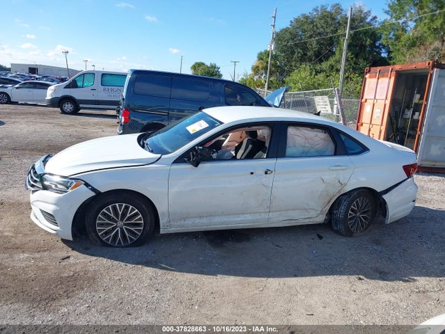 3VWN57BU5MM059660 Volkswagen Jetta S/r-line