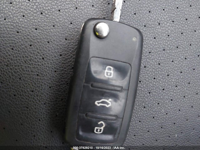 3VWF17AT1FM648264 Volkswagen Beetle Coupe 1.8t Fleet Edition